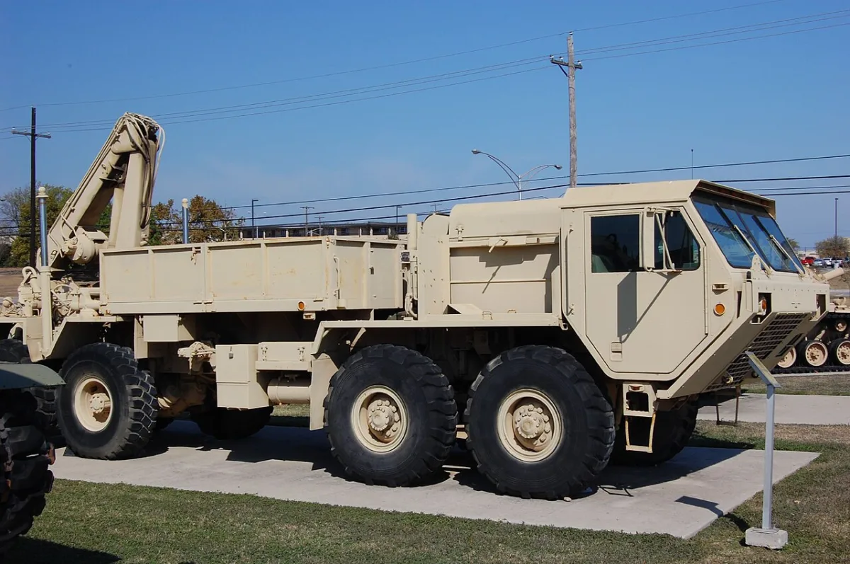 Tactical Tire Deflation and Beadlock Integration in Wheeled Combat Vehicles