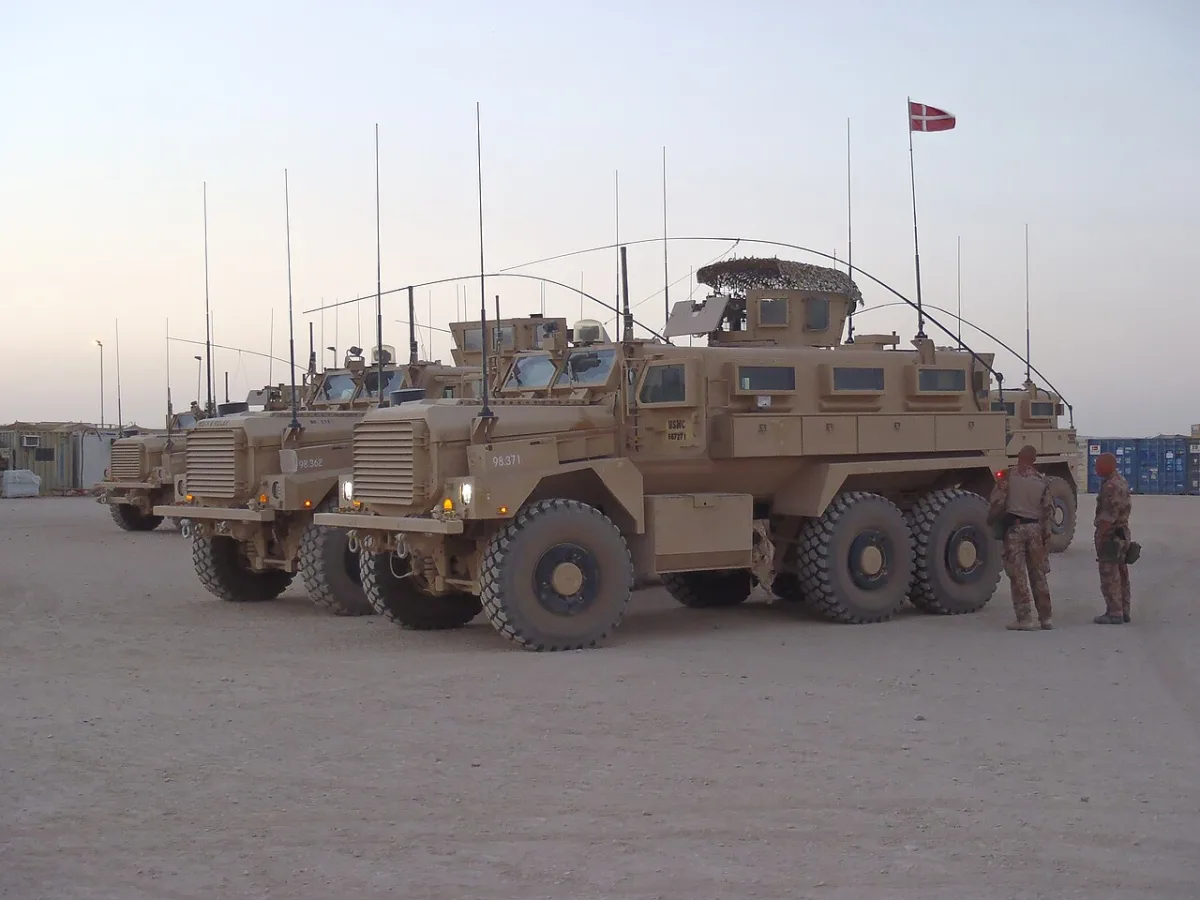 NSN 2530-12-391-8271: Rheinmetall TPz Fuchs 6x6 Armored Transport 14.00 R20 Runflat Specifications