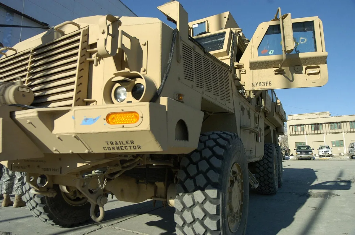 Survivability on Hostile Ground: Why 8x8 Wheeled Combat Platforms Rely on Runflats