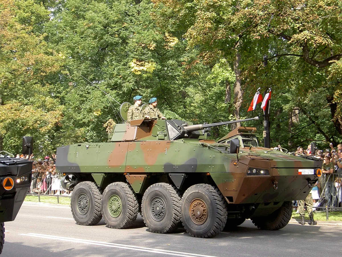 NSN 2530-15-582-9182: Iveco SuperAV 8x8 Amphibious Combat Vehicle 14.00 R20 Runflat Specifications