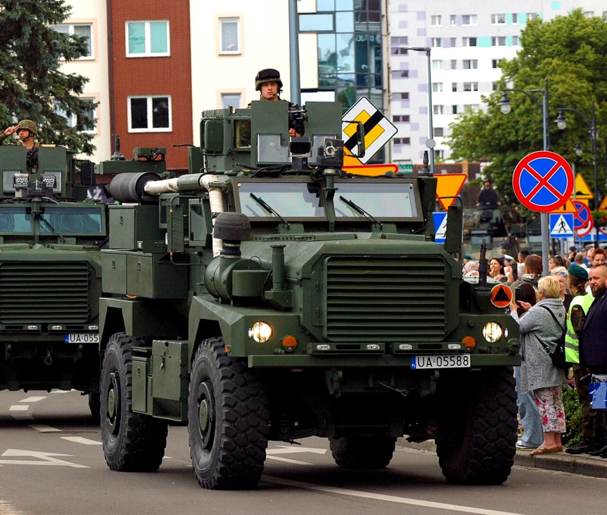 NSN 2530-01-610-8291: BAE Caiman Multi-Terrain Armored MRAP 14.00 R20 Runflat Specifications