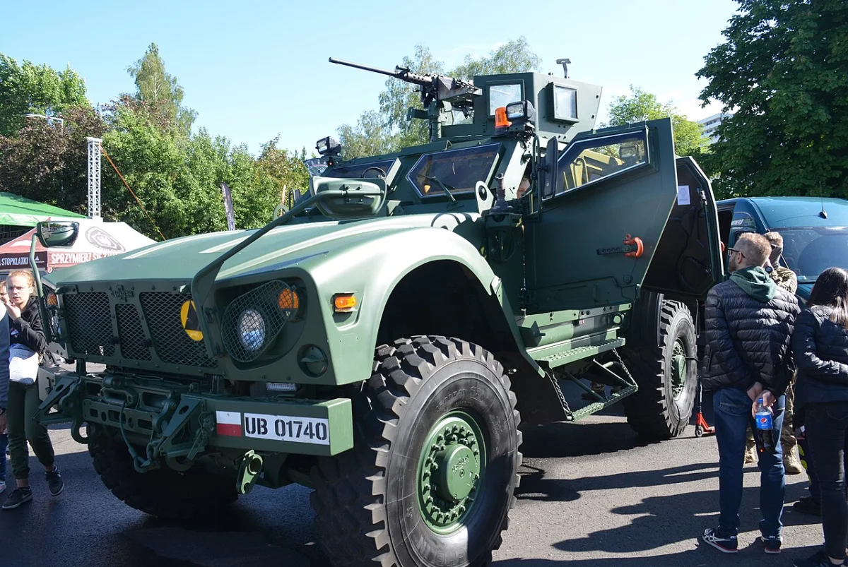 NSN 2530-21-938-1920: GDLS Mowag Piranha III 8x8 Armored Vehicle 11.00 R16 Runflat Specifications