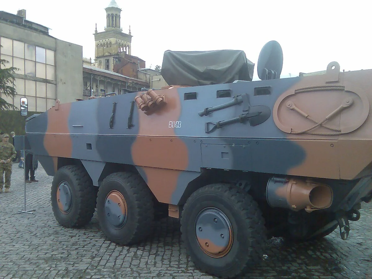 NSN 2530-99-921-8291: Wolfhound 6x6 Tactical Support Heavy Patrol 14.00 R20 Runflat Specifications