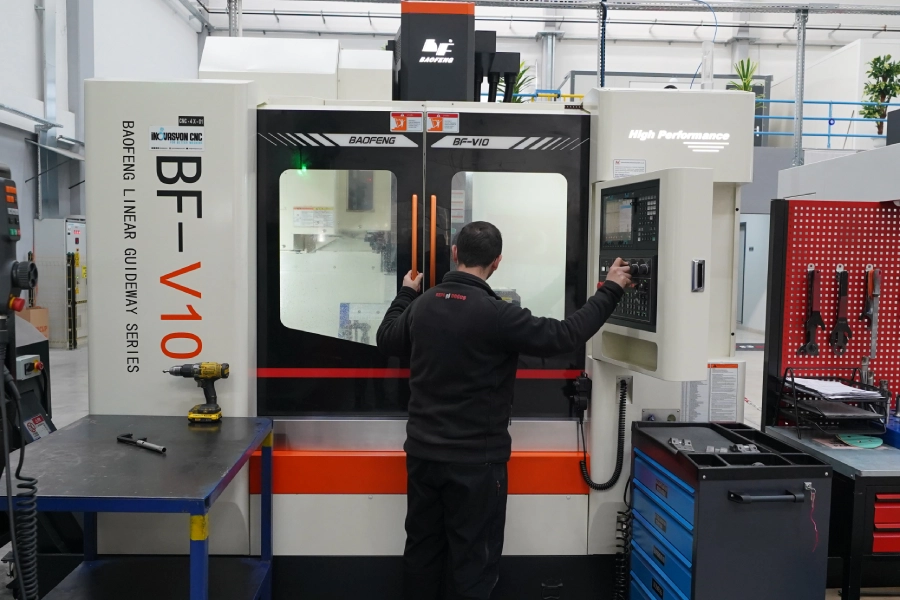 BAOFENG BF-V10 CNC 4-AXIS CNC MACHINING CENTER WITH DIVIDER